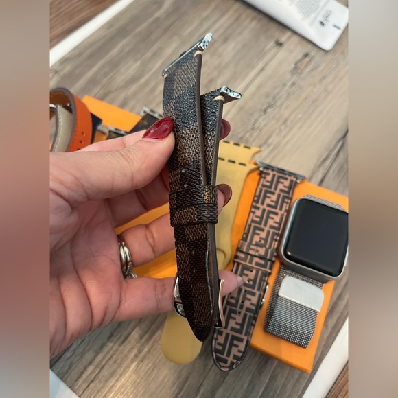 Apple Watch, 42mm Nike Series 3 with free bands - Picture 3 of 5